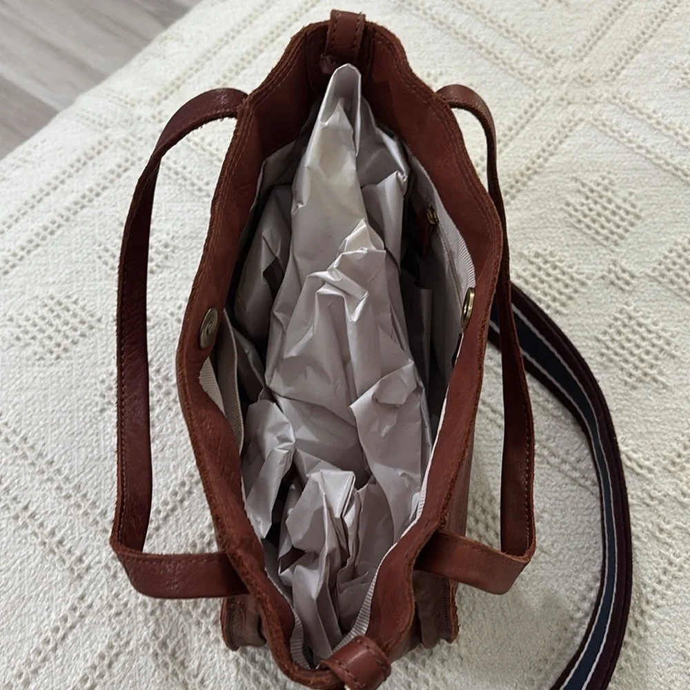 Margot Leather‎ Fiona Crossbody Tote. Brown leather - Picture 11 of 15